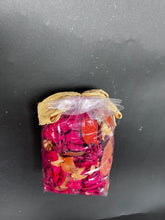 Load image into Gallery viewer, Avon’s Home Fragrance Collection - Hot Apple Pie Potpourri

